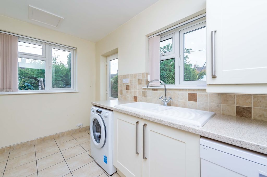 Property photo 3 of 15 Kitchen, Emilydimelowewemovewhitchurchandnantwich