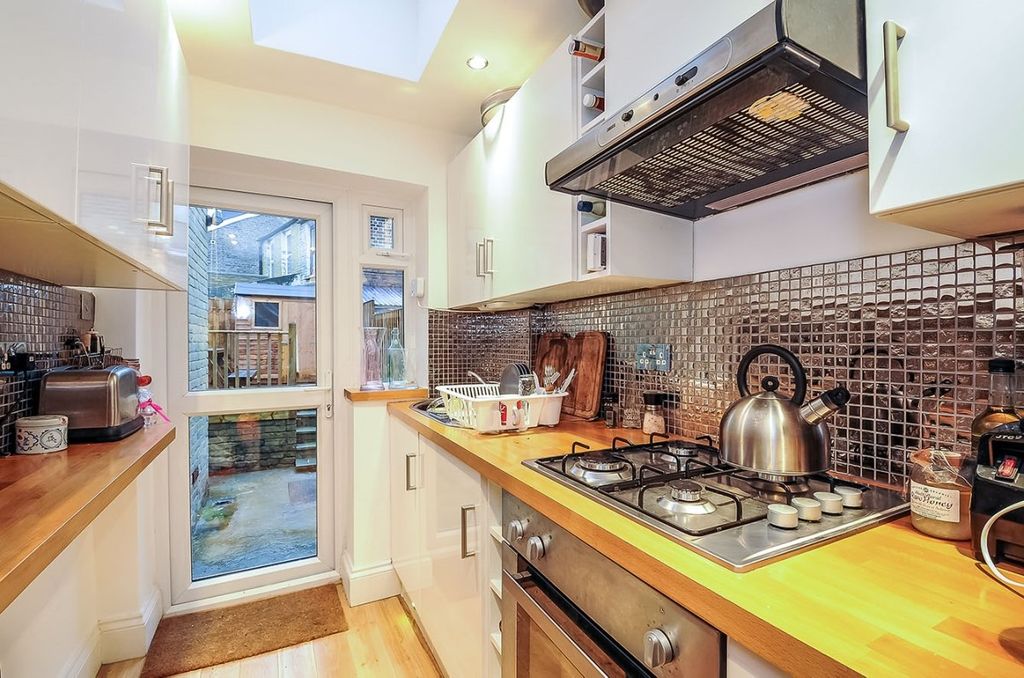 Property photo 2 of 6 Picture No. 13