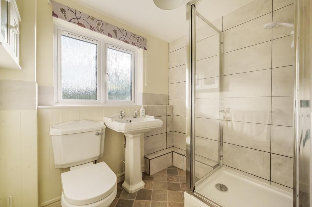 Property photo 3 of 10 Bathroom