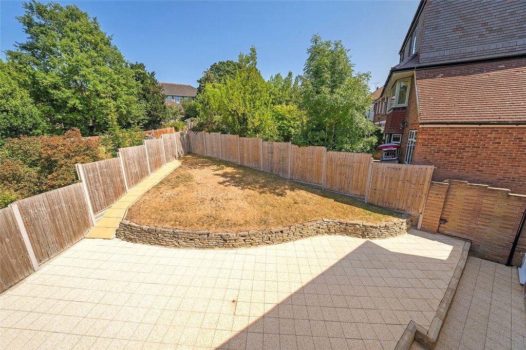 Property photo 3 of 23 Garden
