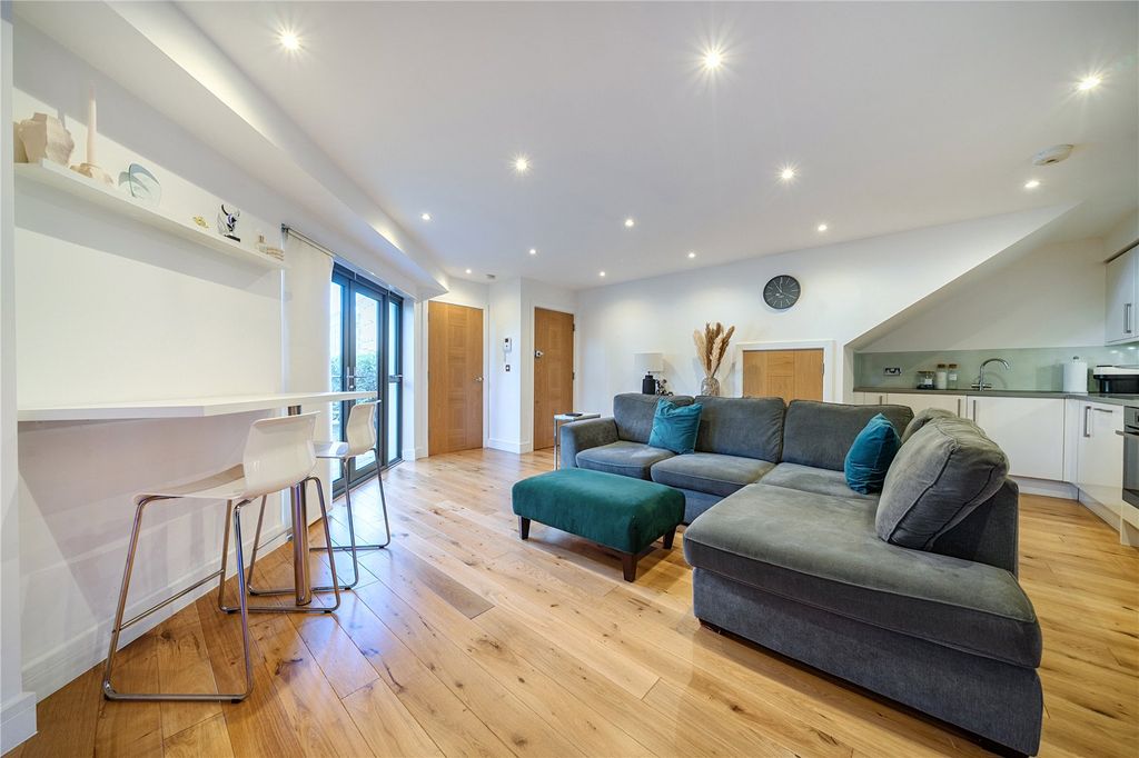 Property photo 2 of 16 Reception Room