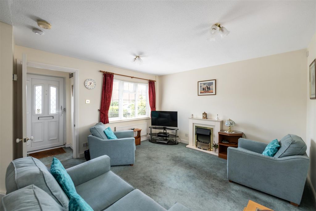 Property photo 2 of 17 11 Hardy Close Internals More6.Jpg