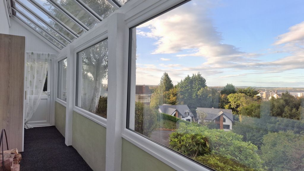 Property photo 2 of 33