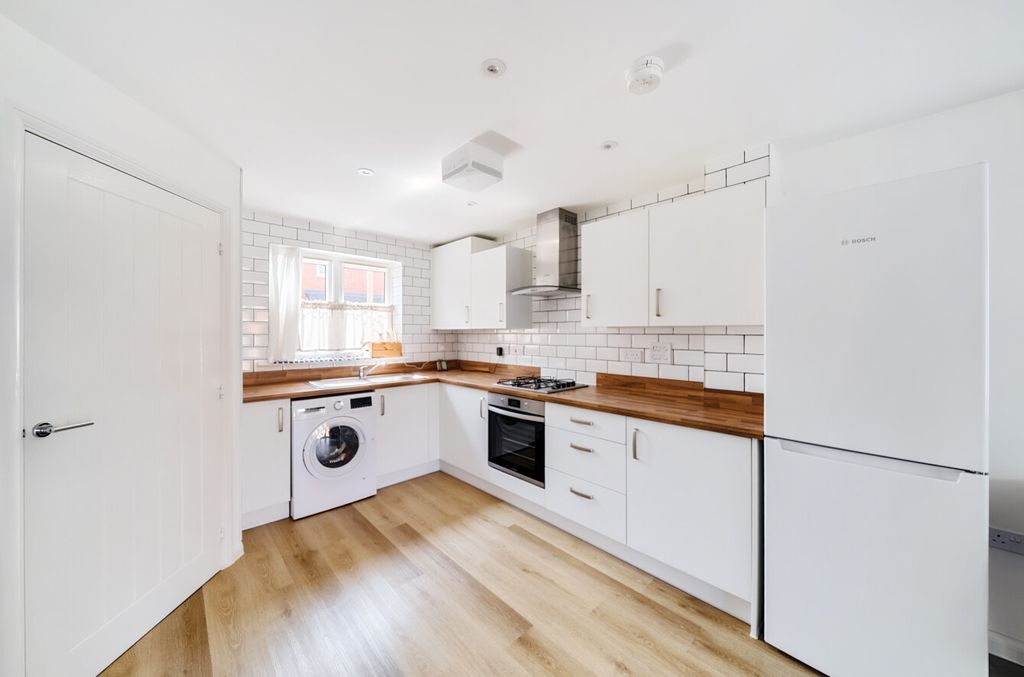 Property photo 2 of 12 1340458-18-689F3F...