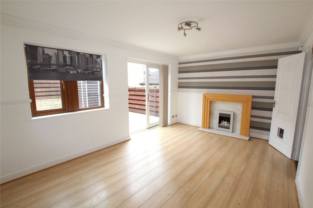 Property photo 2 of 20 Lounge