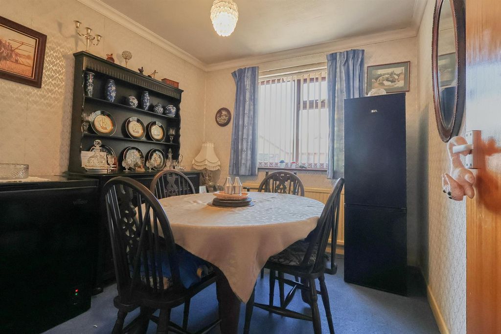 Property photo 3 of 8 Lounge Dining Room To Front