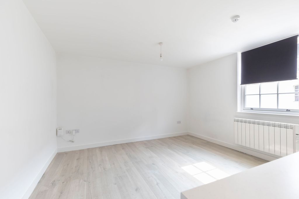 Property photo 2 of 6 Flat 3, 10E-05