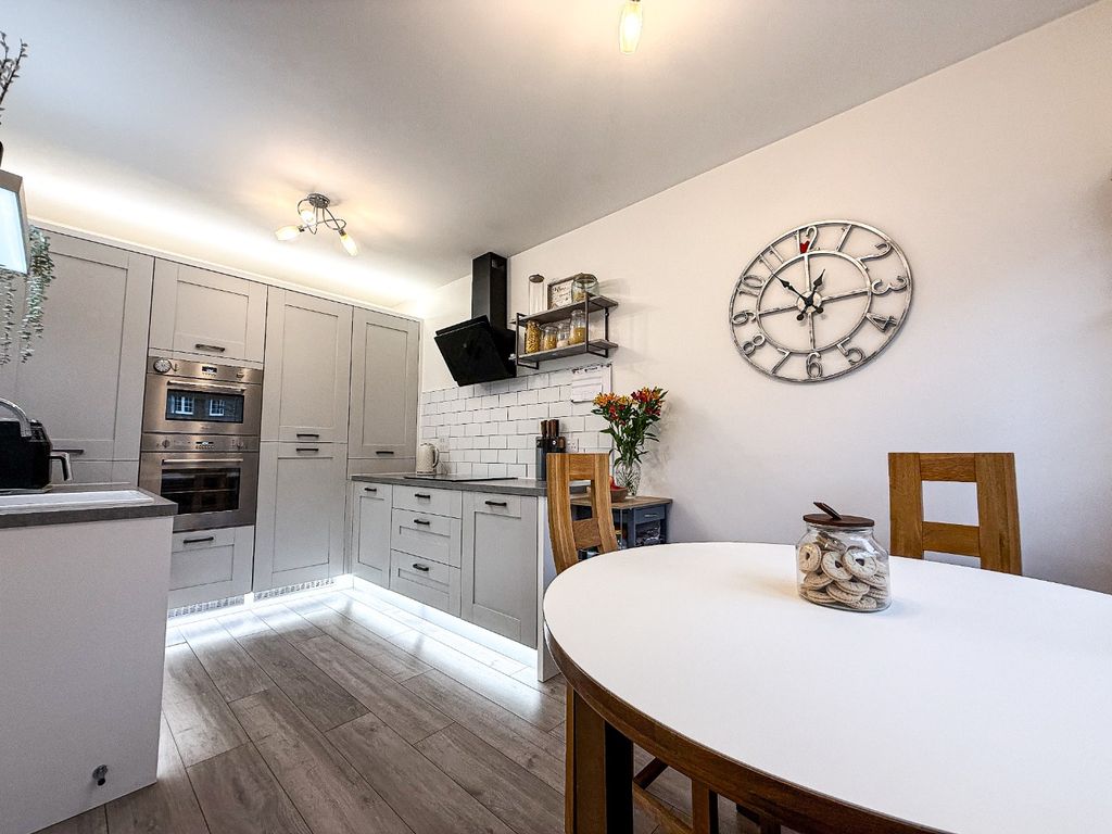 Property photo 3 of 24 4644966