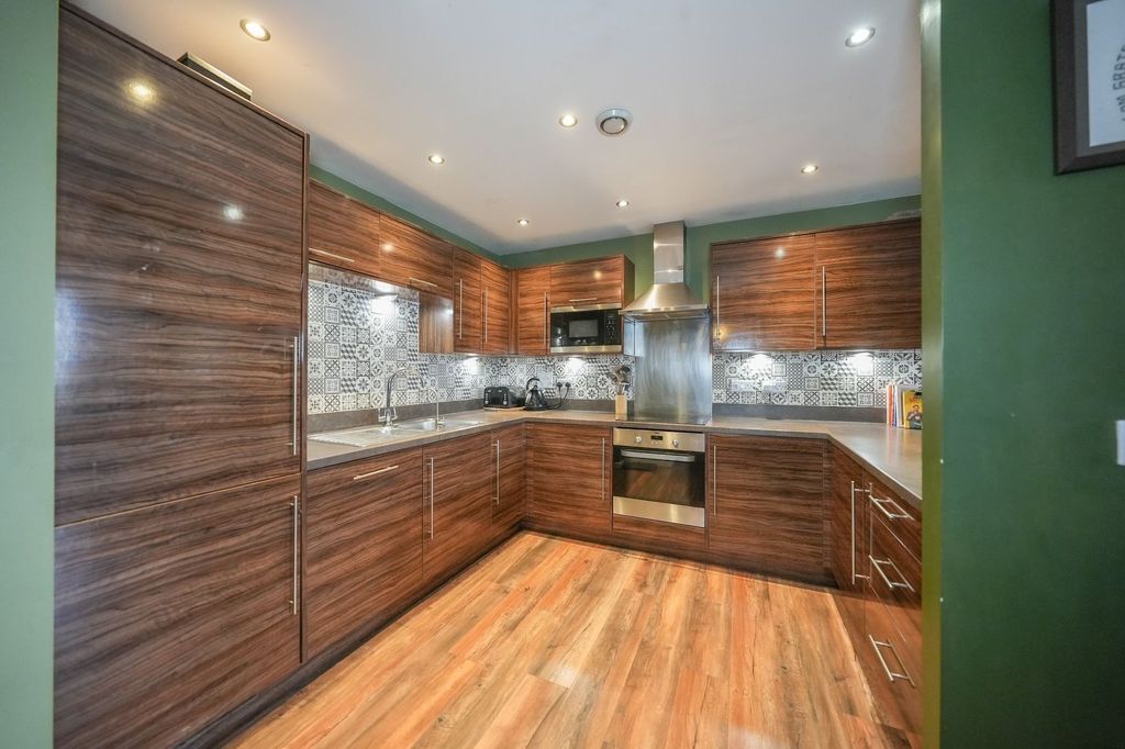 Property photo 2 of 10 Kitchen