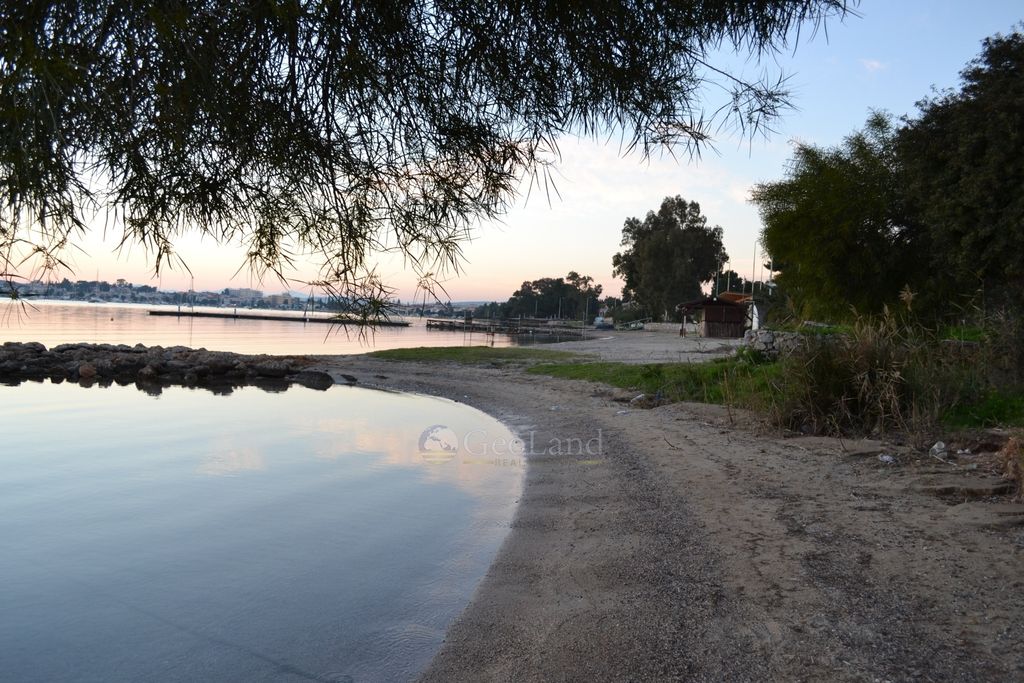 Property photo 1 of 32