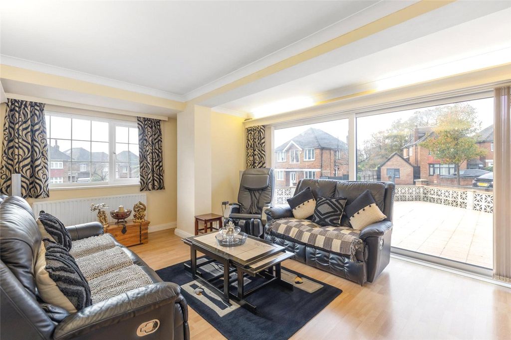 Property photo 2 of 21 Picture No. 11