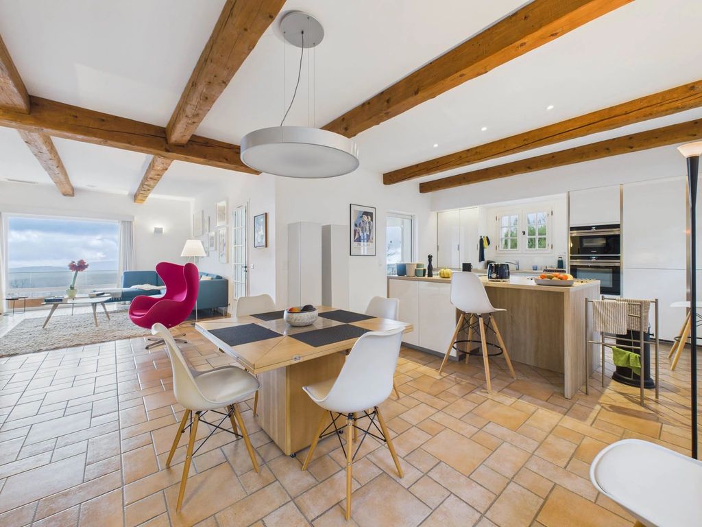 Property photo 3 of 23