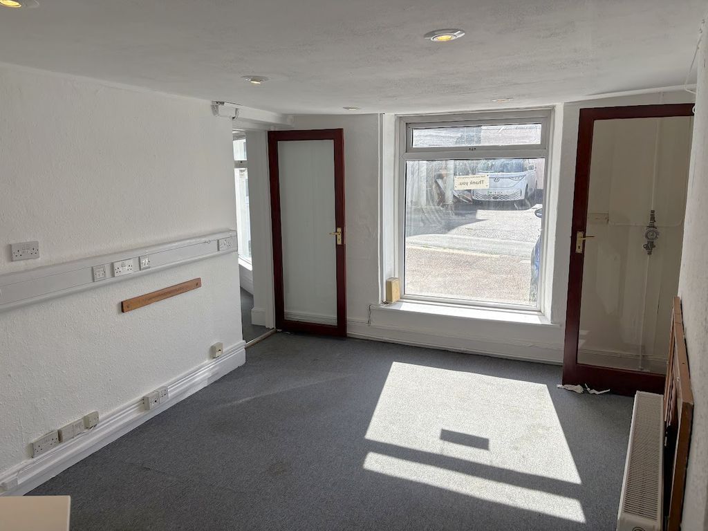 Property photo 3 of 10 Photo 11