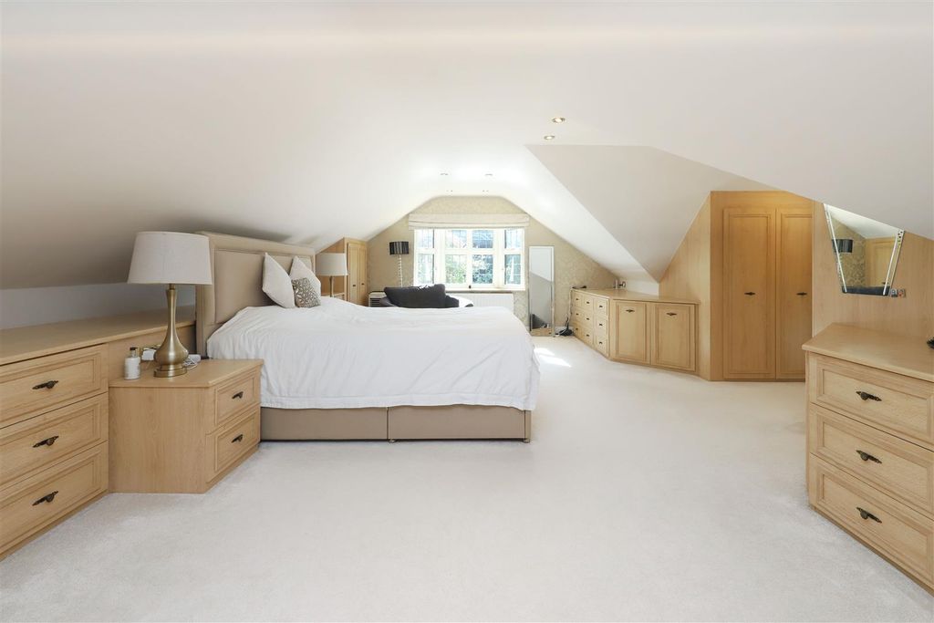 Property photo 3 of 25 Bedroom