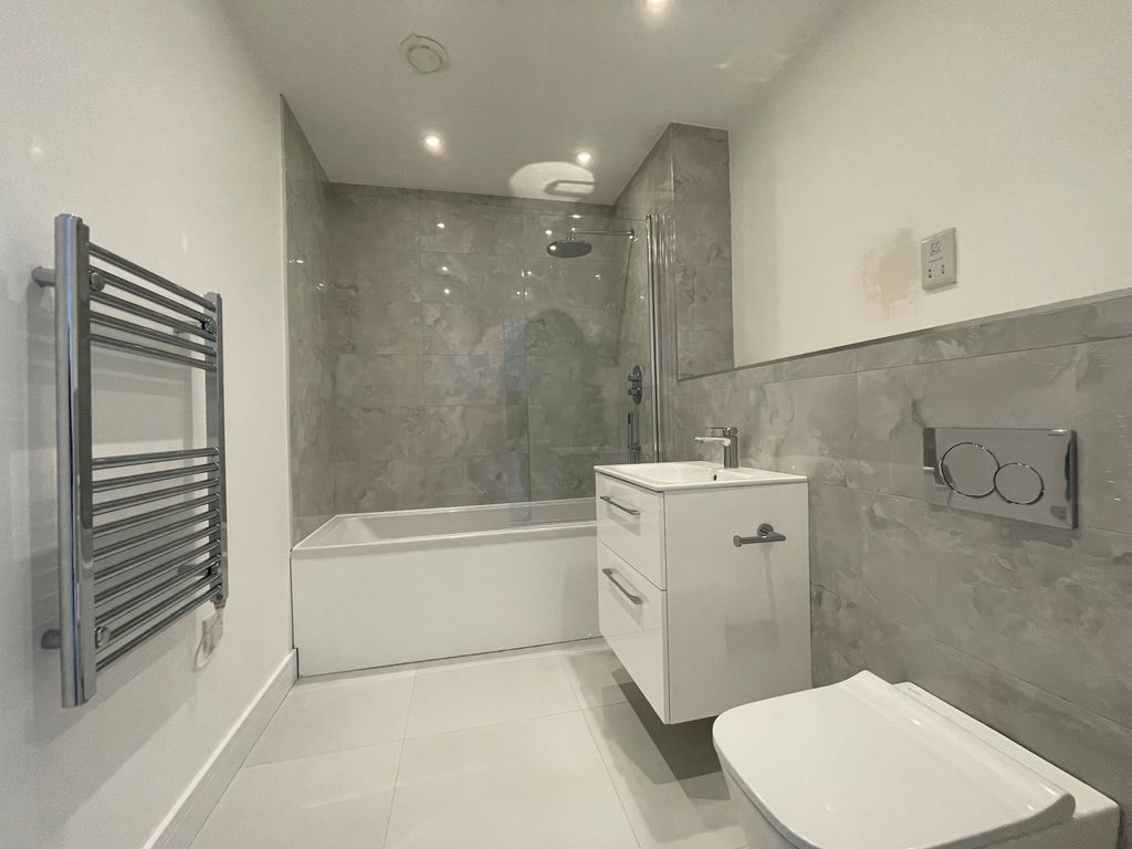 Property photo 3 of 8 Bathroom