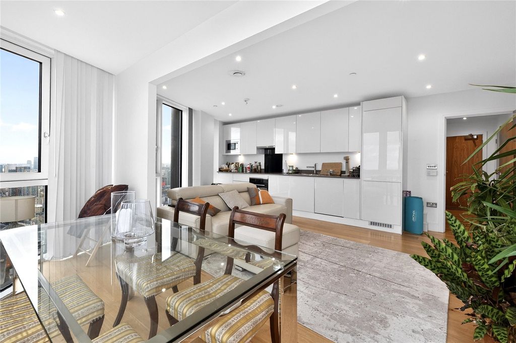 Property photo 3 of 17 Reception/Kitchen