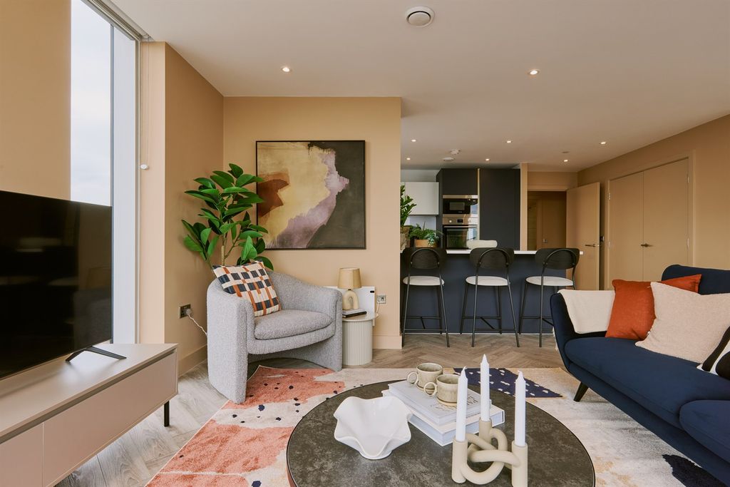 Property photo 2 of 16 (Main)