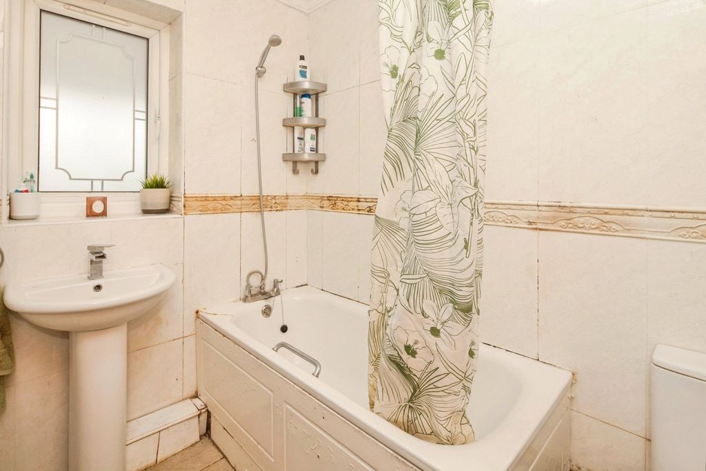 Property photo 3 of 17 Photo