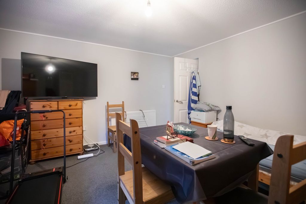 Property photo 2 of 28