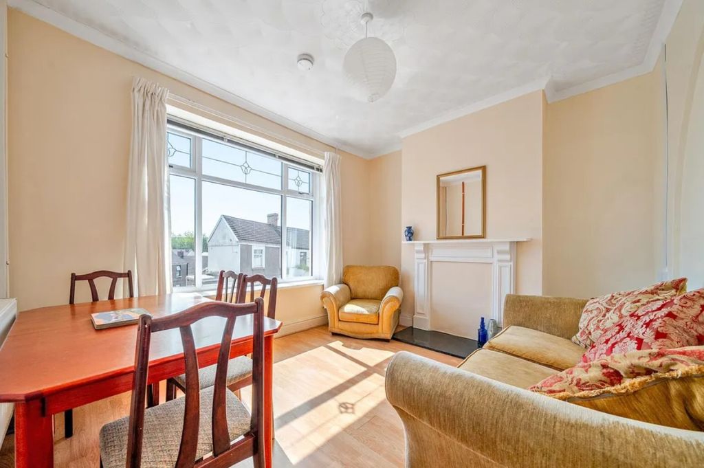 Property photo 2 of 18