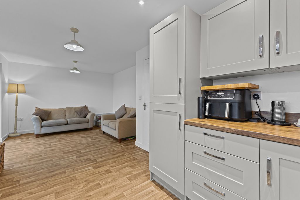 Property photo 3 of 31