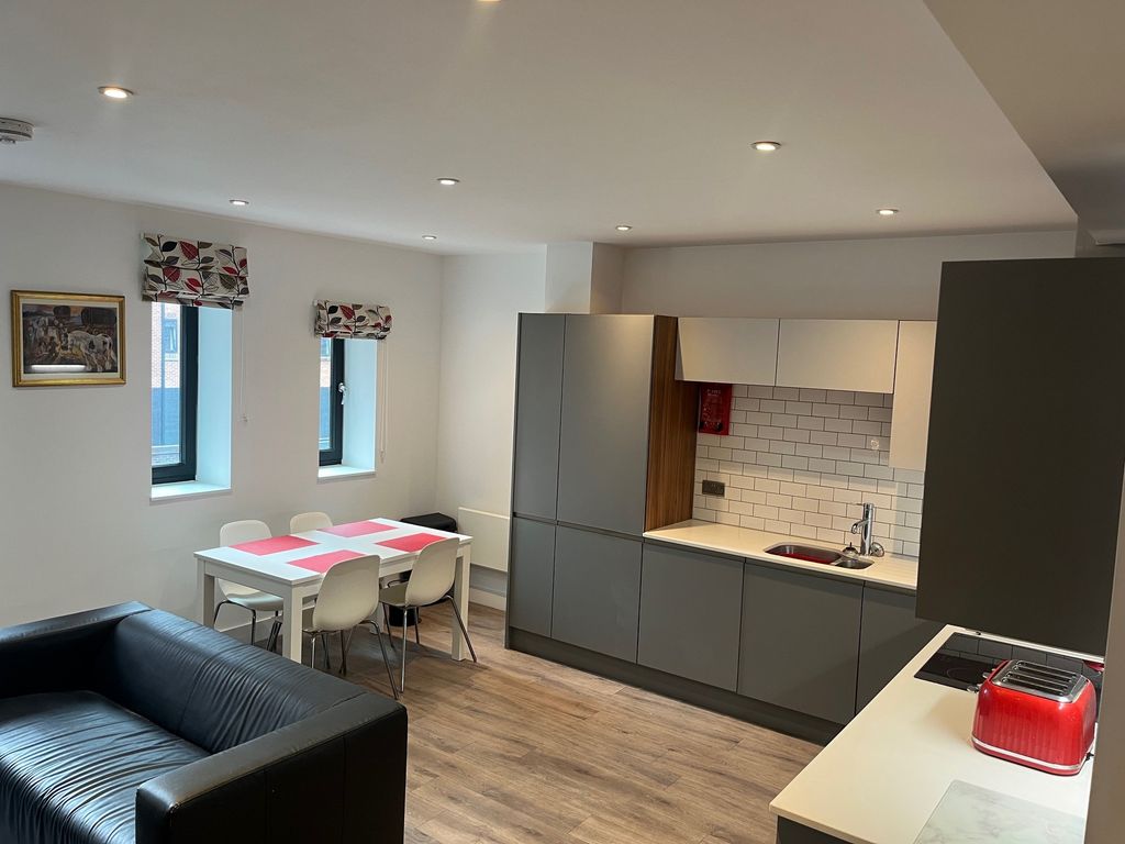 Property photo 3 of 6