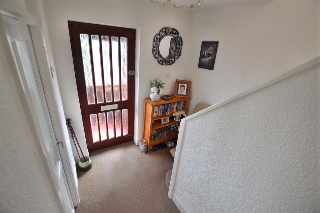 Property photo 2 of 20 Entrance Porch