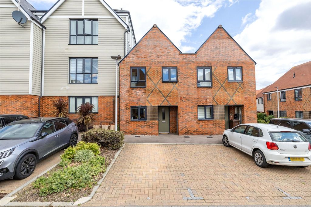 Property photo 1 of 12 External
