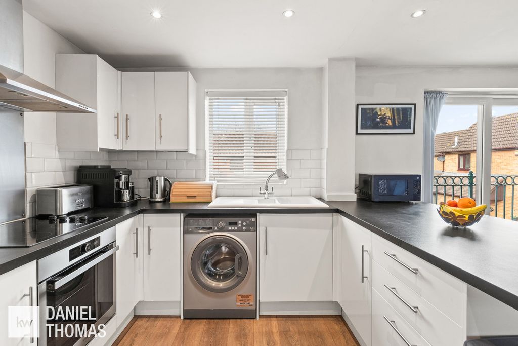 Property photo 3 of 24