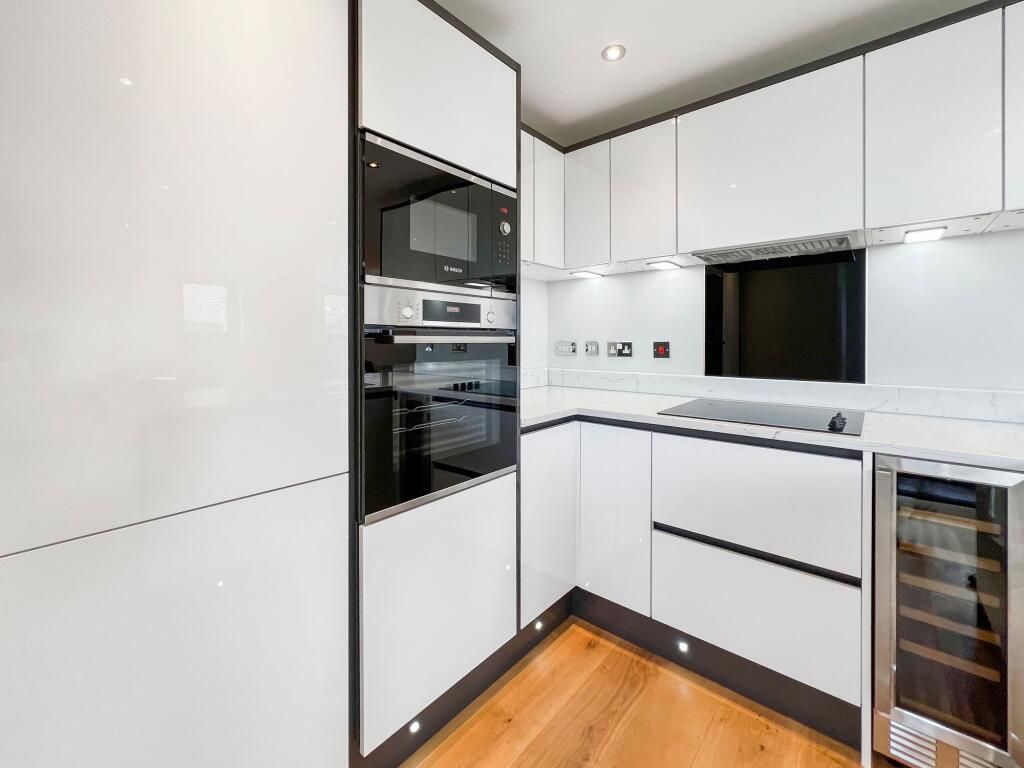 Property photo 1 of 6 5 Bed Terraced House To Rent Limes Ave, London Cr0