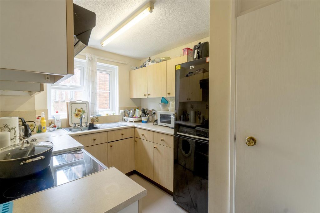 Property photo 3 of 5 Kitchen.Jpg