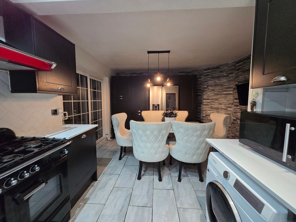 Property photo 1 of 12 Kitchen