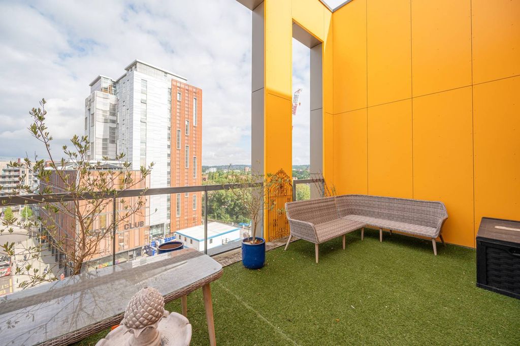 Property photo 3 of 17