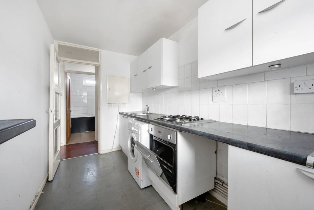 Property photo 3 of 6 Kitchen