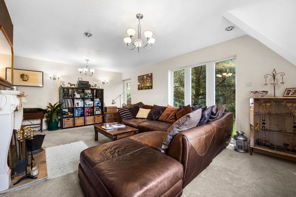 Property photo 3 of 33