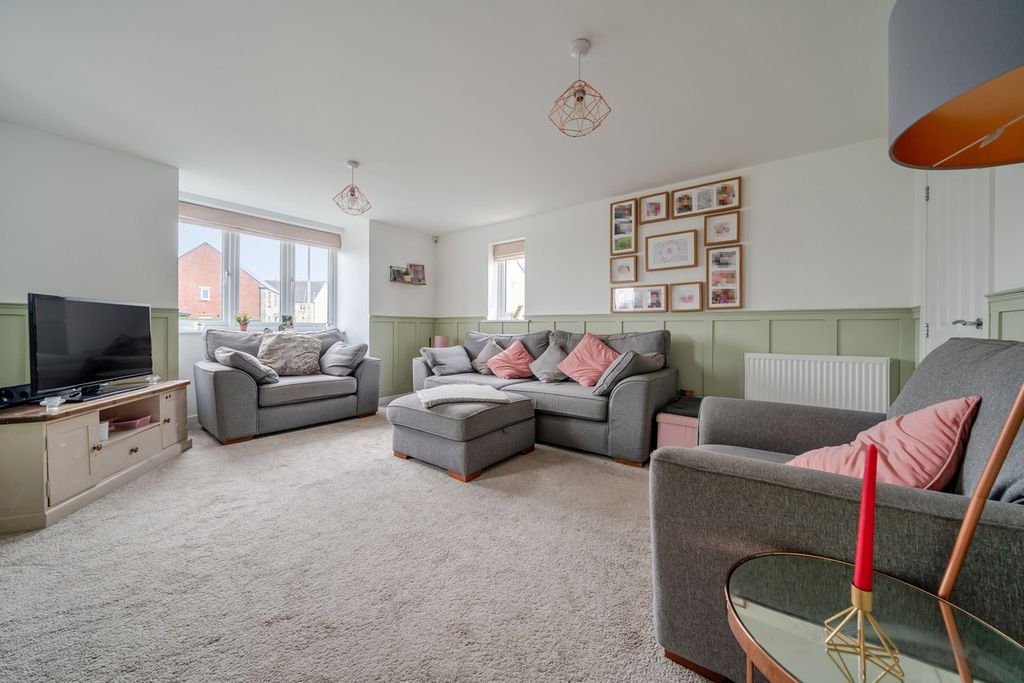 Property photo 3 of 19