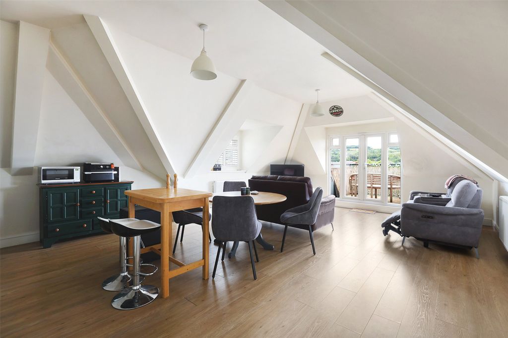 Property photo 1 of 10 Picture No. 04