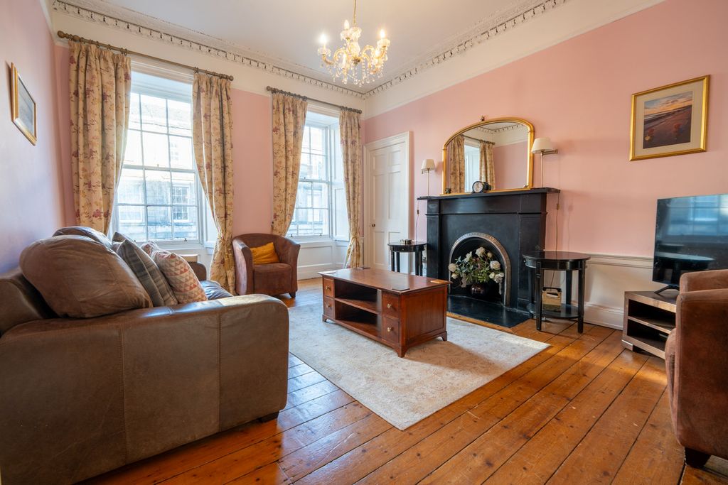 Property photo 2 of 31