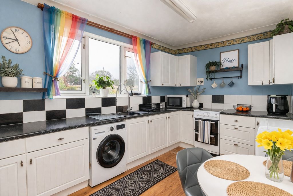 Property photo 3 of 12 Kitchen