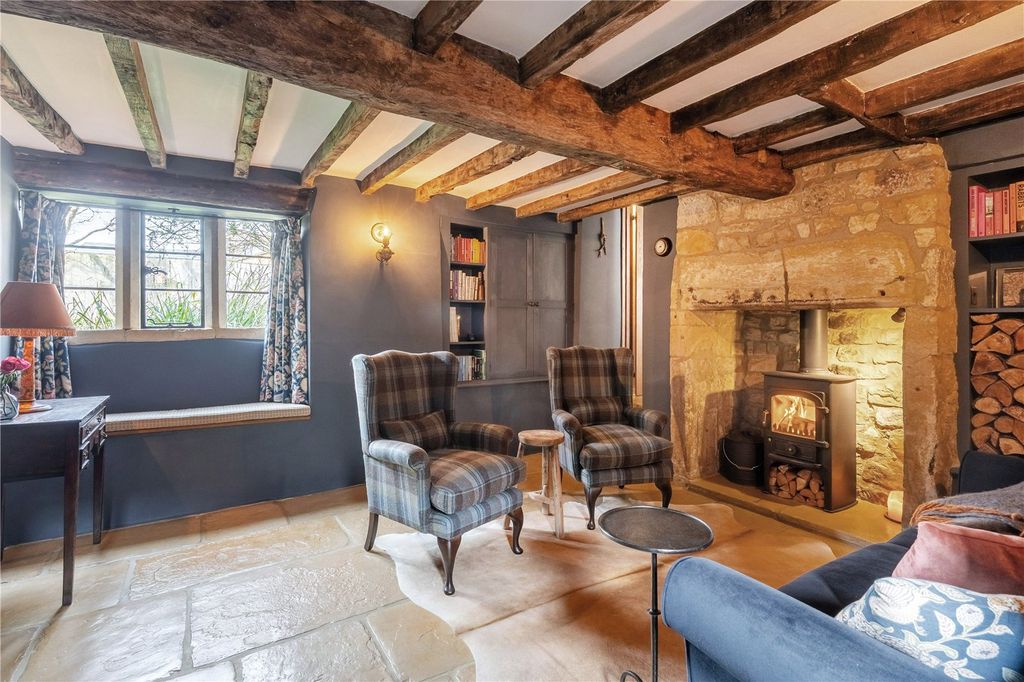 Property photo 2 of 19 Sitting Room