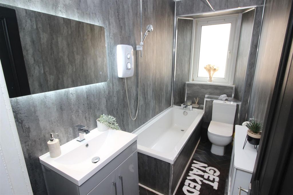 Additional image 16 of 3 bed flat for saleCaddlehill Street, Greenock PA16