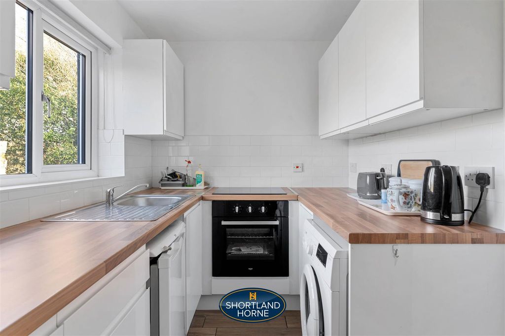 Property photo 3 of 20 Kitchen