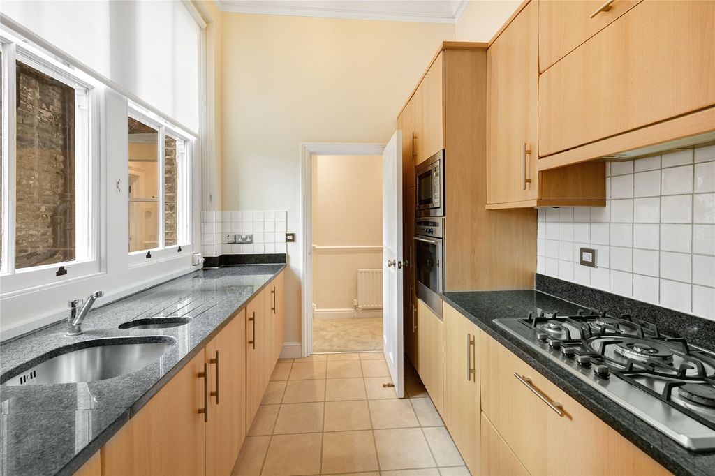 Property photo 3 of 16 Picture No. 10