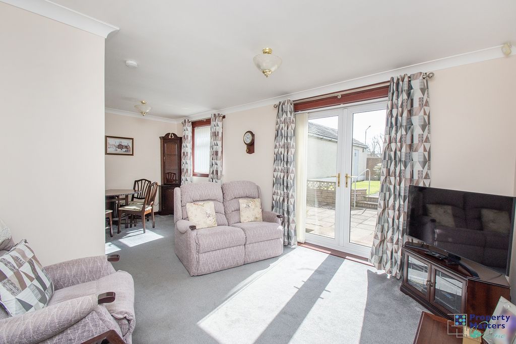 Property photo 2 of 22 Lounge