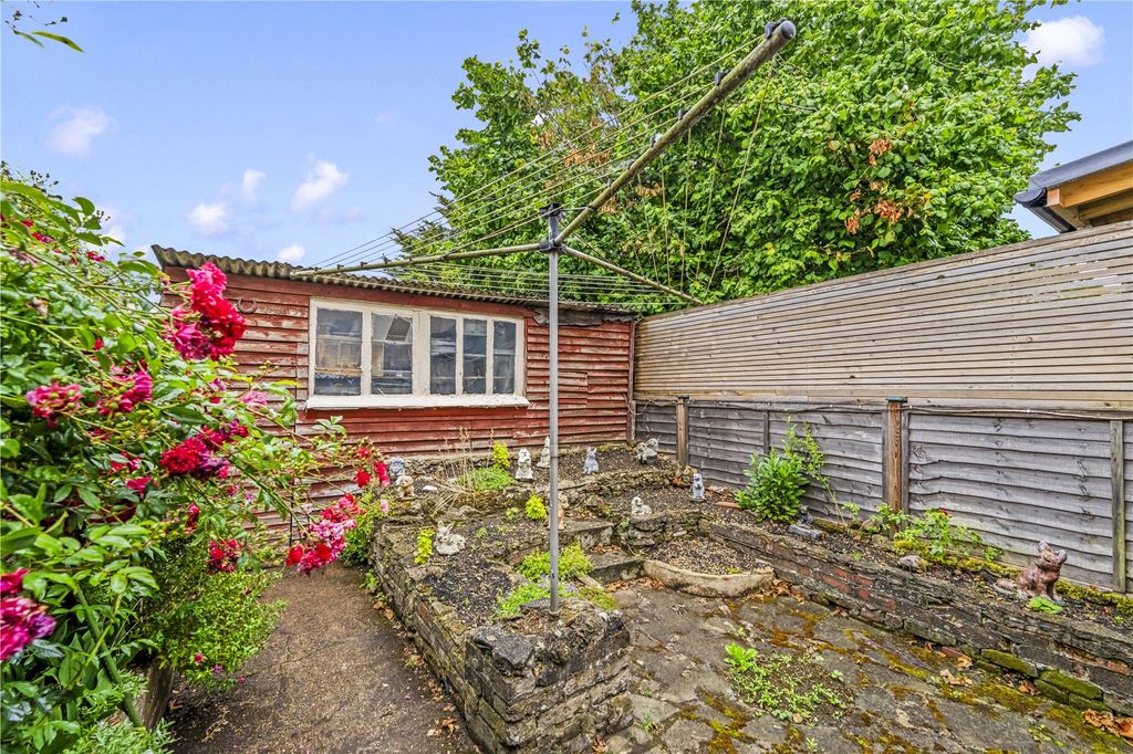Property photo 2 of 8 Picture No. 20