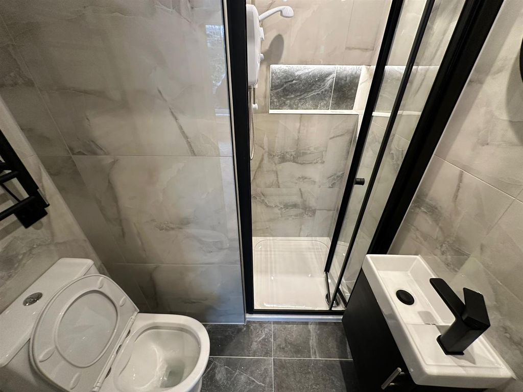 Property photo 2 of 3 Studio 1 11 Valentine Rd Harrow Lll.Jpg