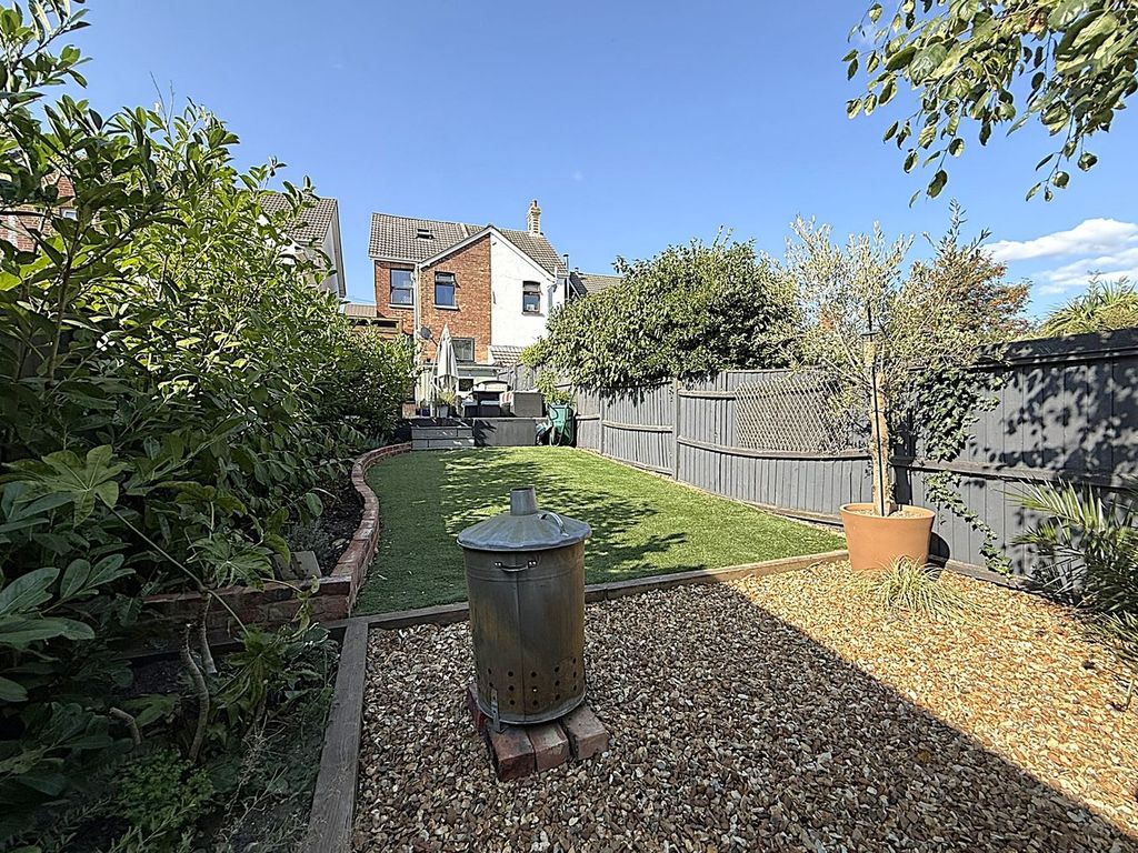 Property photo 2 of 33