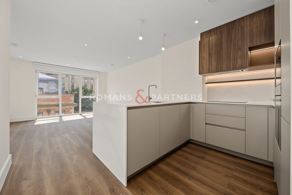 Property photo 2 of 34