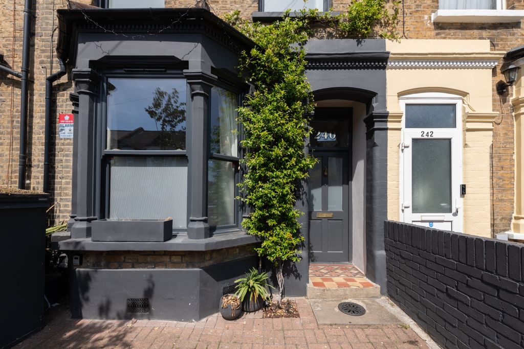 Property photo 1 of 46 5207420