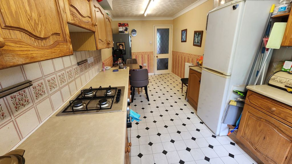Property photo 3 of 8